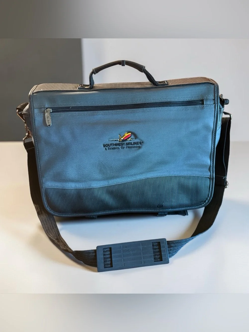 Southwest Airlines Air-Tex Laptop Briefcase Messenger Bag Gray Travel Carry-On